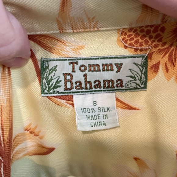 Vintage Tommy Bahama Silk Yellow Hawaiian Shirt size‎ small - Picture 8 of 9